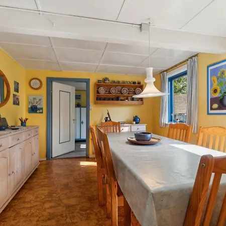 Cozy Summer House On Bornholm 度假居 *