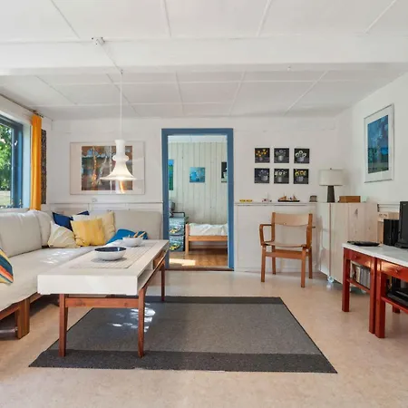 Cozy Summer House On Bornholm 度假居