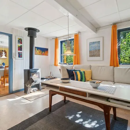 Cozy Summer House On Bornholm 度假居